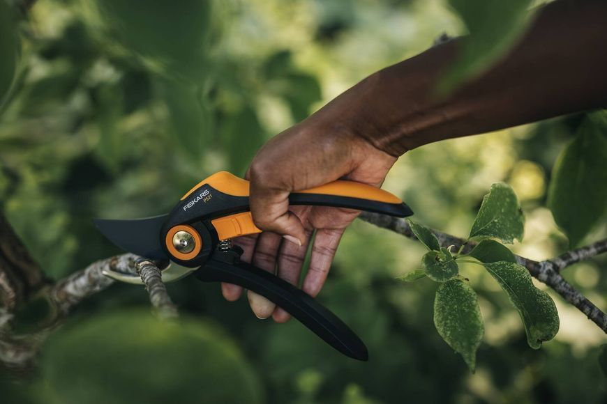 Плоскостной секатор Fiskars Plus&trade; P521 (1057167) 1057167 фото