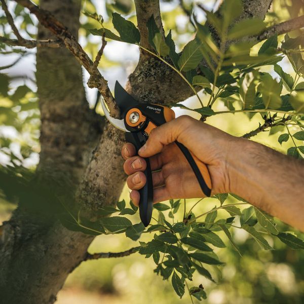 Плоскостной секатор Fiskars Plus&trade; P541 (1057169) 1057169 фото