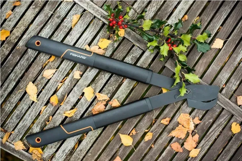 Малий площинний сучкоріз із загнутими лезами Fiskars SingleStep L28 1001432 1001432 фото